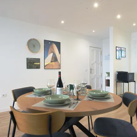 Cozy Modern 2-bed In Lägenhet *